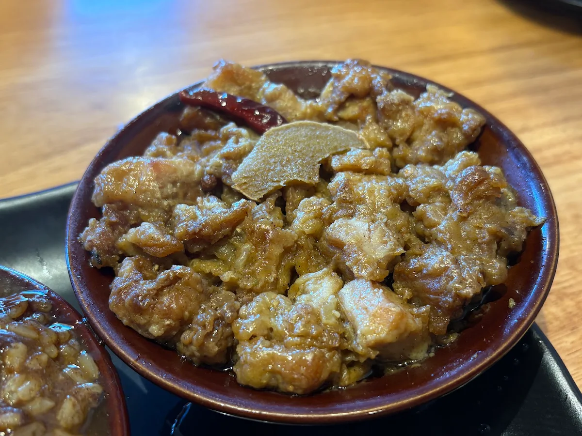 chicken braised in brown sauce each 黄焖鸡蒸碗份